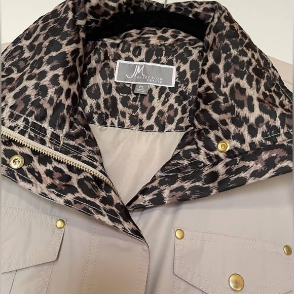 Ladies’ JM Collection Petite Cream/Cheetah Print Windbreaker Rain Jacket (Large) - Picture 5 of 7